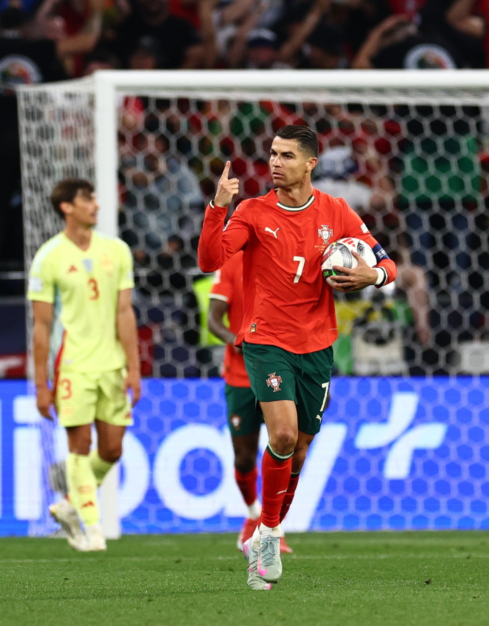 欧宝官方平台-英雄辈出！欧国联半决赛精彩纷呈(欧国联赛程表)